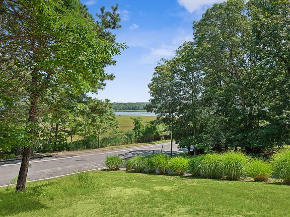 3rd image of 19 Petrel Ln