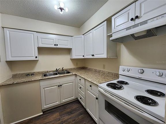5th image of 300 NW 20th Ave #5