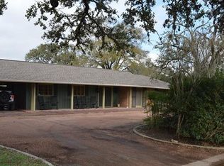 221 E 9th St, Flatonia, TX 78941