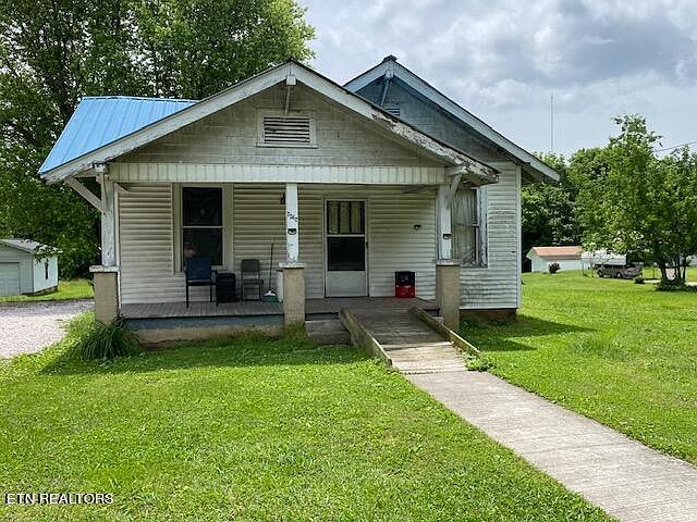 1st image of 2542 Woodrow Dr