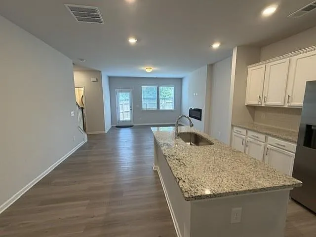 3 bed, 2.5 bath, 1553 sqft, $2,350 — Photo 3