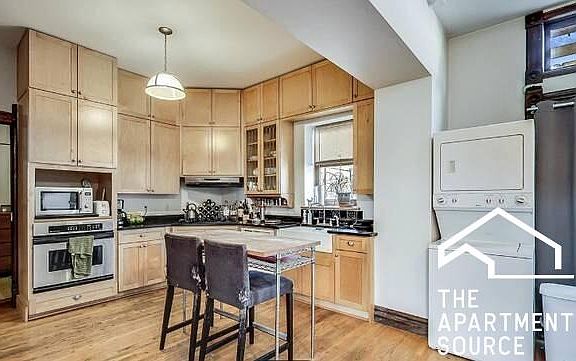 4th image of 2324 W Armitage Ave #1F