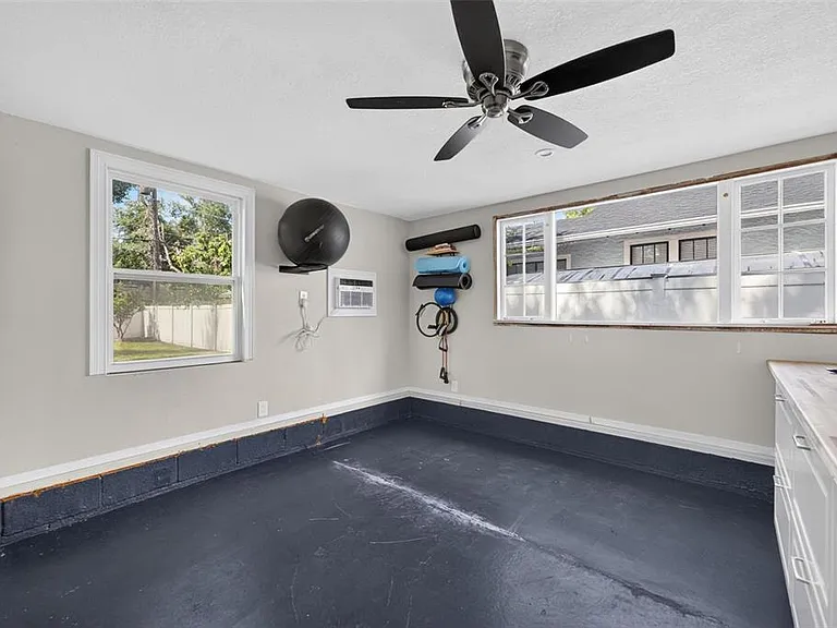 800 W Smith St — Photo 31