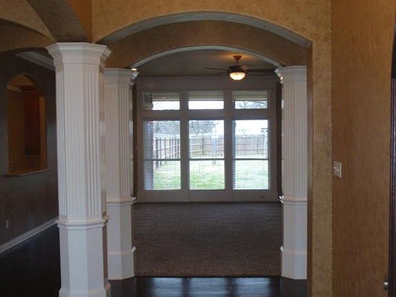 4th image of 951 Yvonne Dr