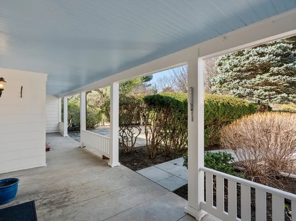 8 Santuit Ln, Worcester, MA 01609