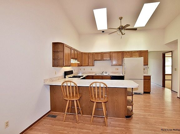 3rd image of 748 Harmony Ct