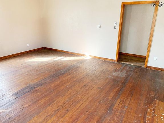 3rd image of 415 Magnolia St