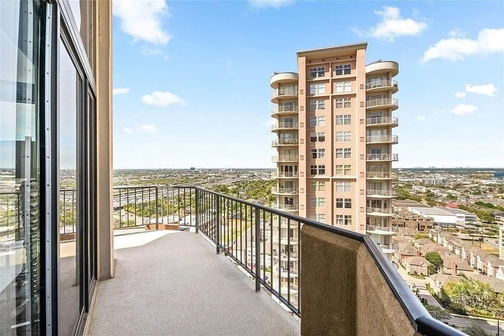 2 bed, 1955 sqft, $3,950 — Photo 3