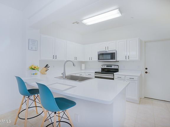 5th image of 805 S Sycamore Street #109