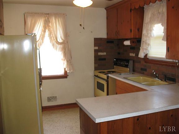 3rd image of 1331 Dover Pl