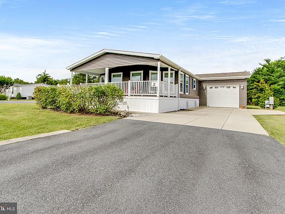 4th image of 2 Buckingham Dr