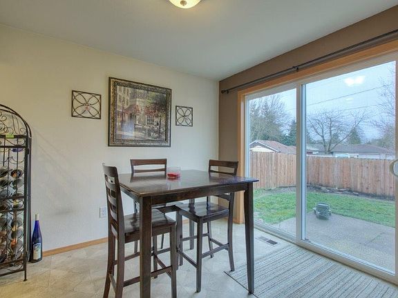 5th image of 429 Green Acres Pl