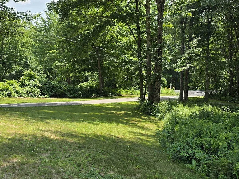 132 1st Crown Point Rd #BASEMENT — Photo 16