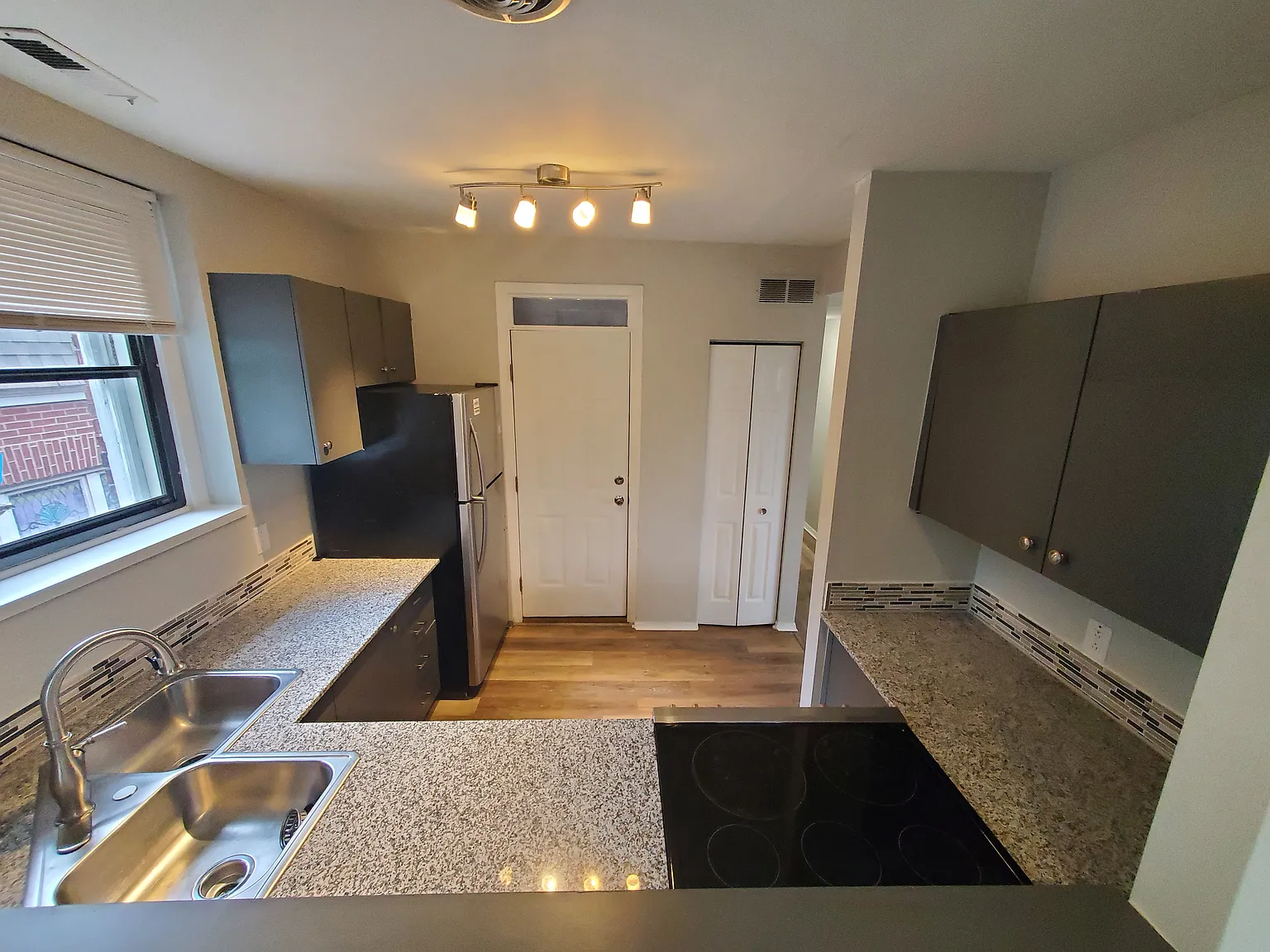 2 bed, 1000 sqft, $1,495 — Photo 4