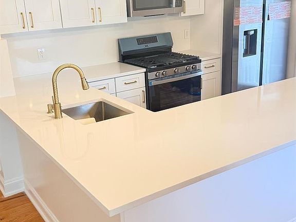 4th image of 502 W Broad St