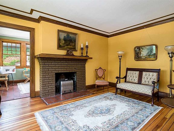 5th image of 1623 Crosby St