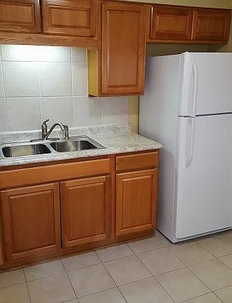 3rd image of 2319 Auburn St APT 1W