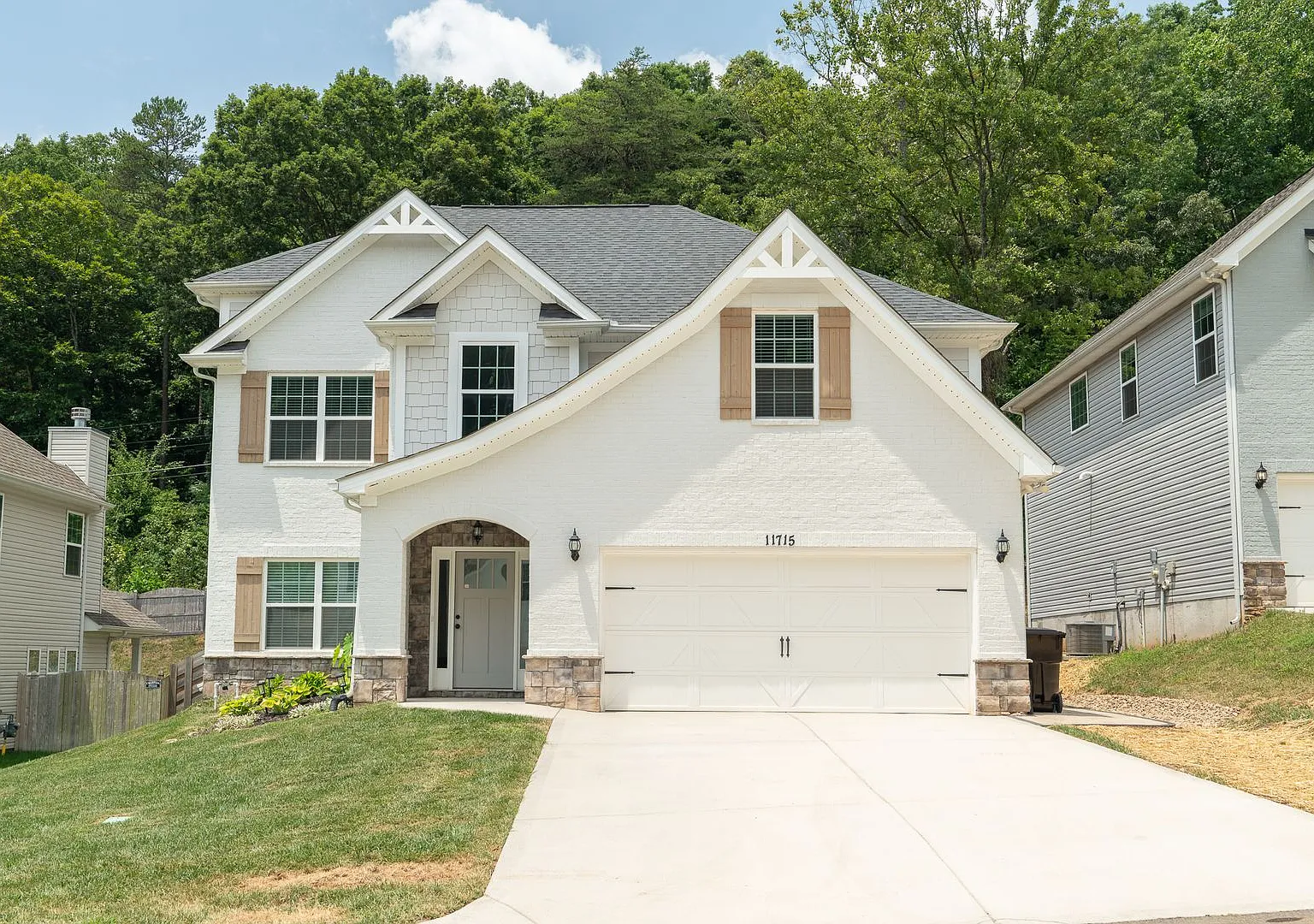 West Knoxville 37932 - 4 bedroom, 2. — Photo 1