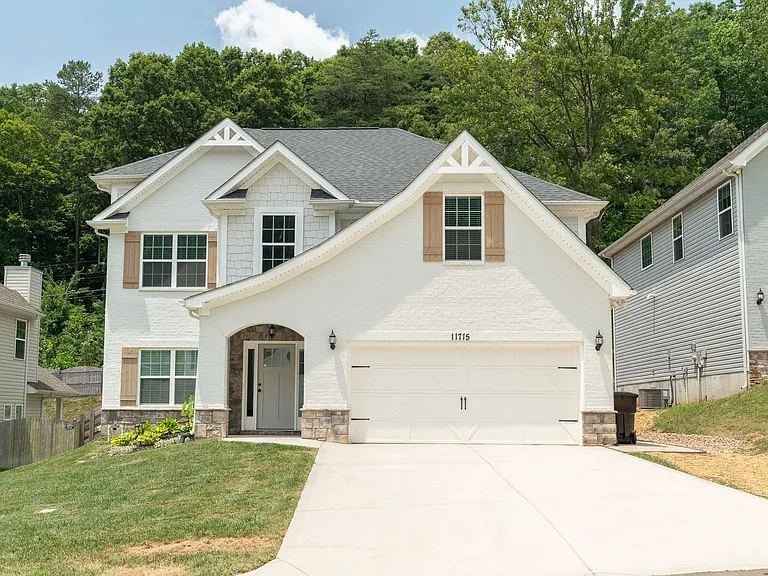 11715 Pepper Ridge Ln — Photo 1
