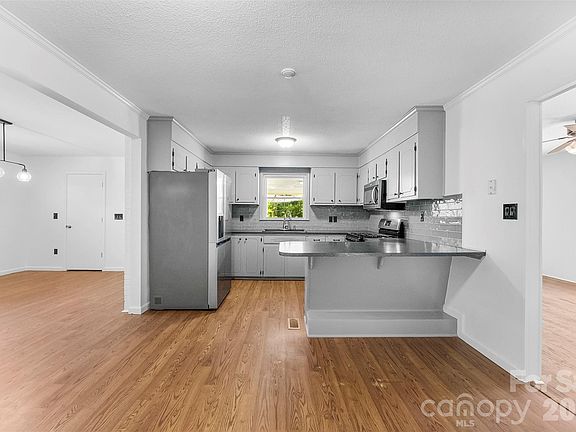 2nd image of 503 N 8th St