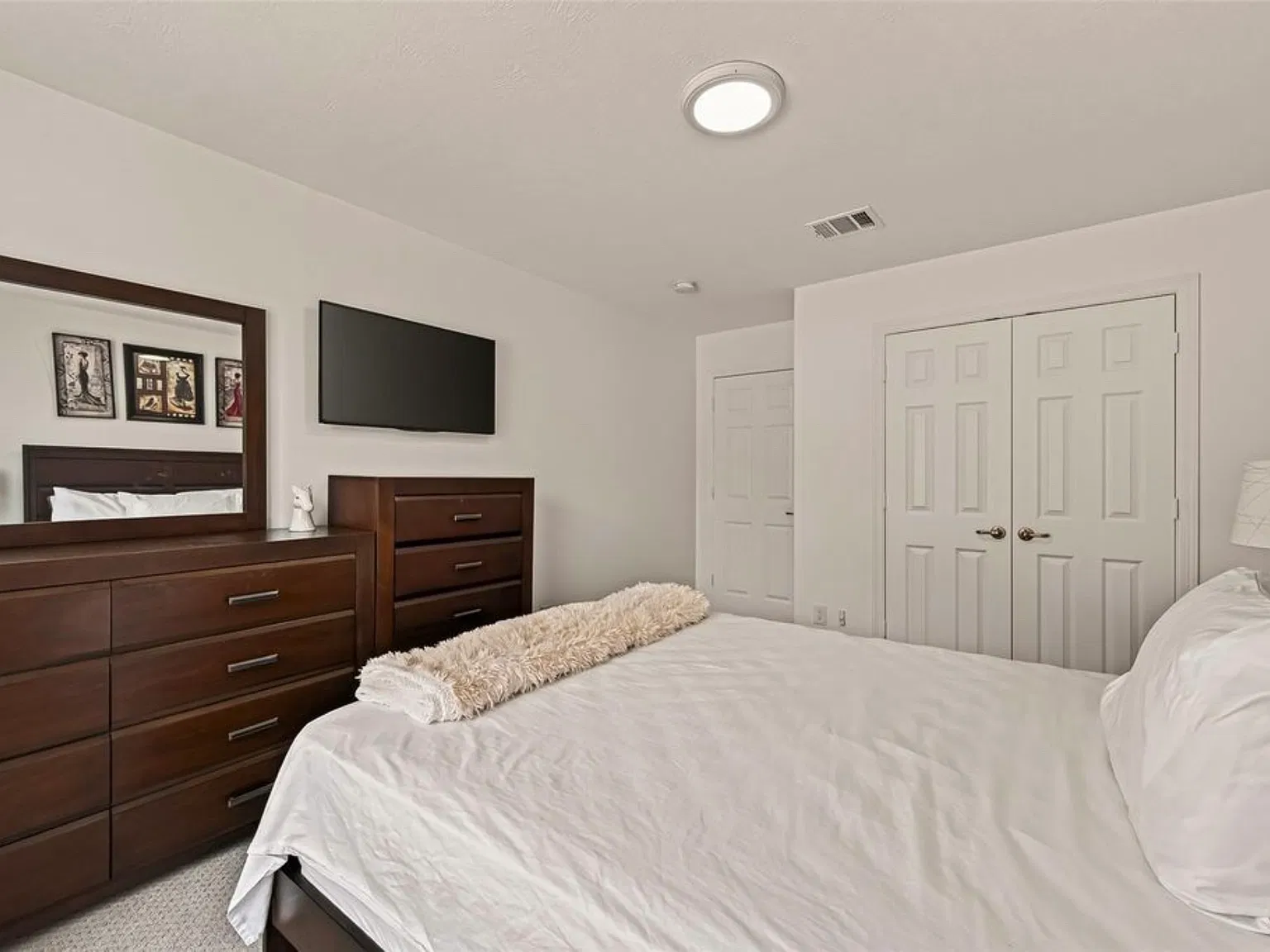 1 bed, 2000 sqft, $650 — Photo 2