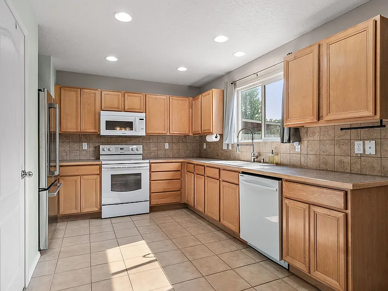 7367 S Headsail Ave — Photo 8