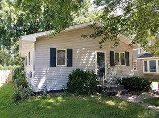 506 1st Ave NE, Sioux Center, IA 51250