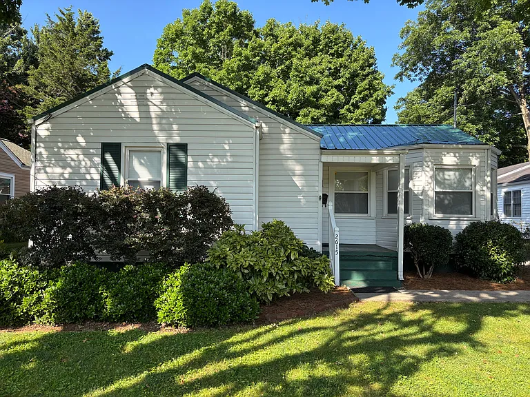 2615 Alabama St SW — Photo 1
