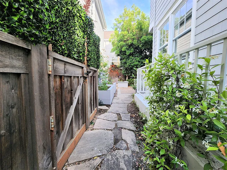 903 Ramona St — Photo 34