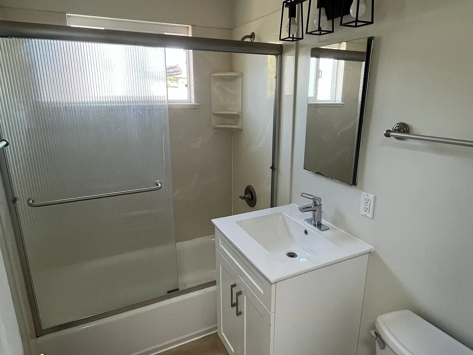2 bed, 830 sqft, $2,430 — Photo 4