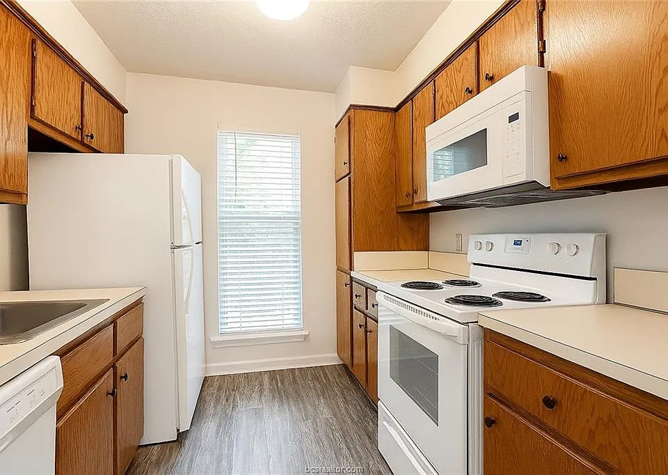 2406 Bandera Dr