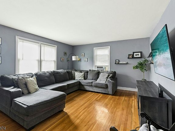 5th image of 372 S Union Ave