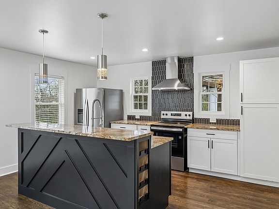 4th image of 2110 Sadler Ave