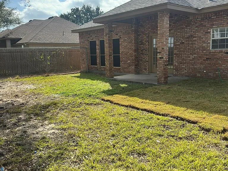 1630 Summerfield Ln N — Photo 9
