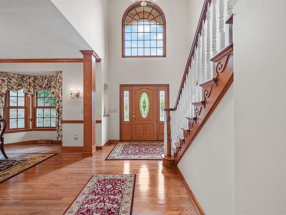 3rd image of 164 Oakview Dr