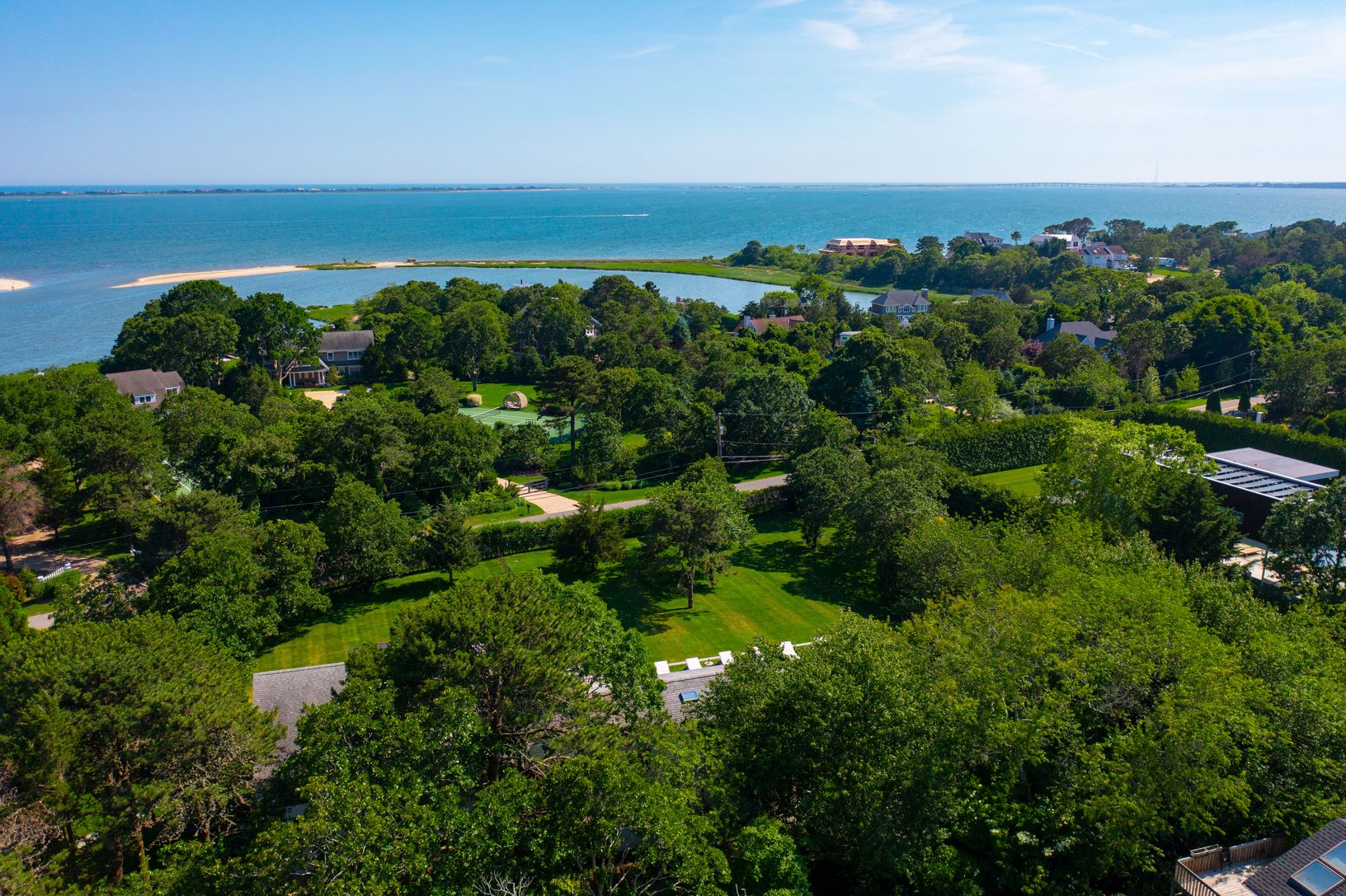  Fabulous Location Steps from the Bay