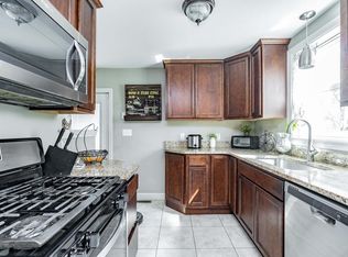 31 Tumbleweed Rd, Springfield, MA 01109