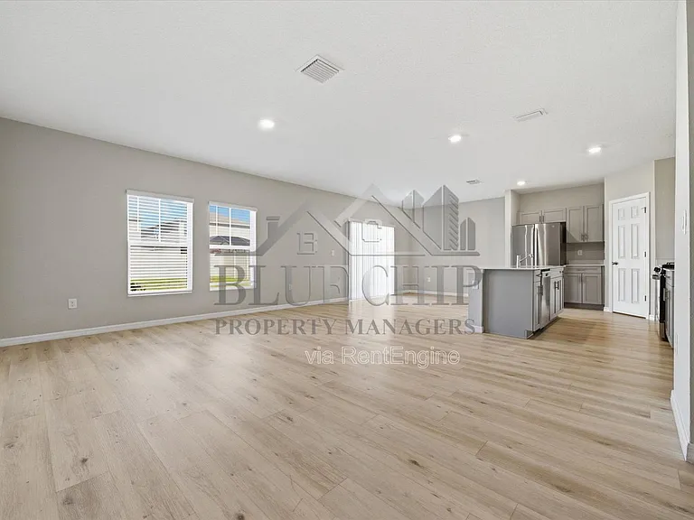 12937 Camarillo Pl — Photo 7