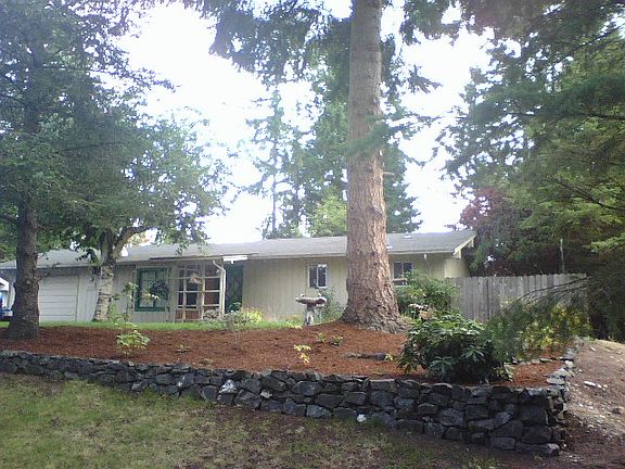 5th image of 9511 Helen Ave NE