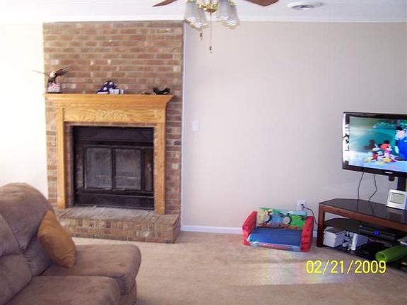 Living w/Fireplace