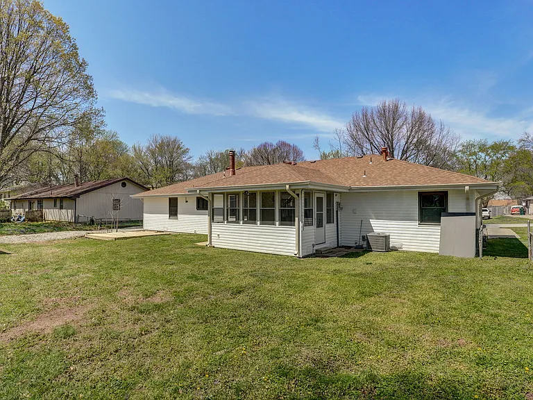 2558 W Village Ln — Photo 6