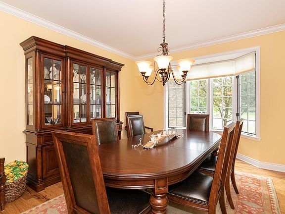 5th image of 3696 Bellflower Dr