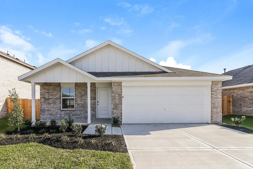 4 bed, 2.0 bath, 1572 sqft, $1,995 — Photo 1