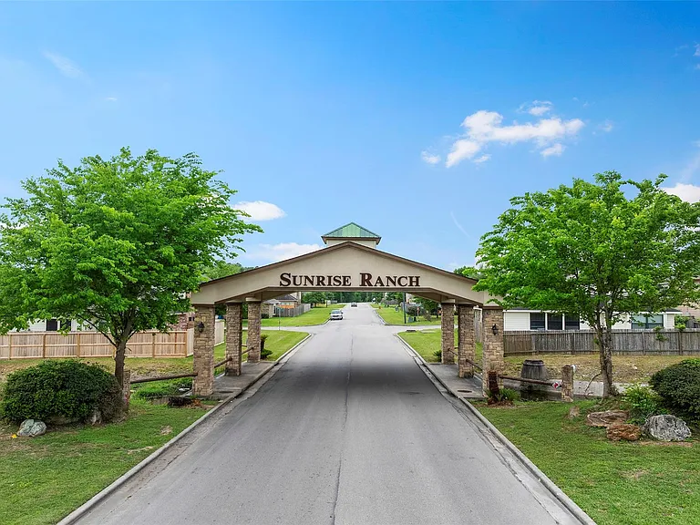 18401 Sunrise Oaks Ct — Photo 29