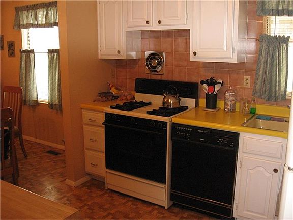 4th image of 1923 Strawbridge Dr