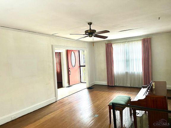 3rd image of 3935 Warwick Ave