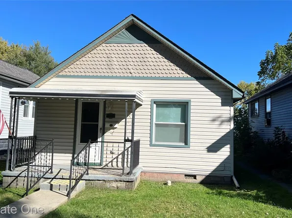 35 Sheridan St, Mount Clemens, MI 48043