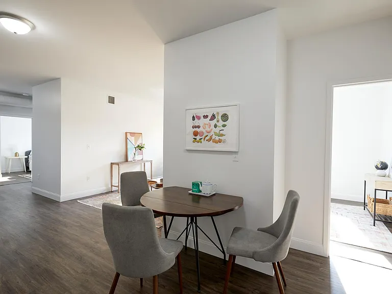 4-Bedroom , 2 Bathroom