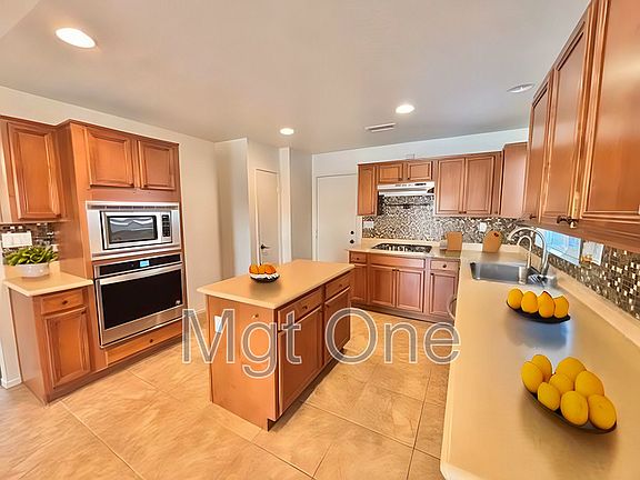 3rd image of 25970 Fuente Ct
