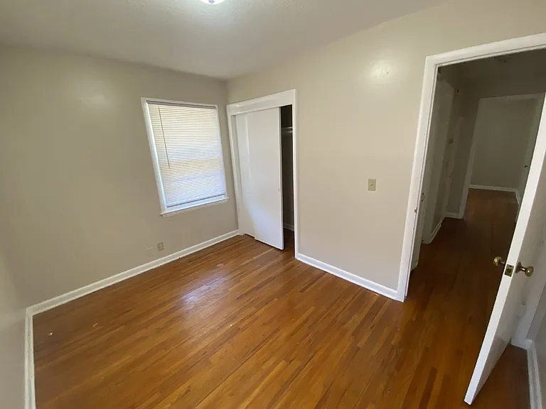 889 S Hillcrest St — Photo 7